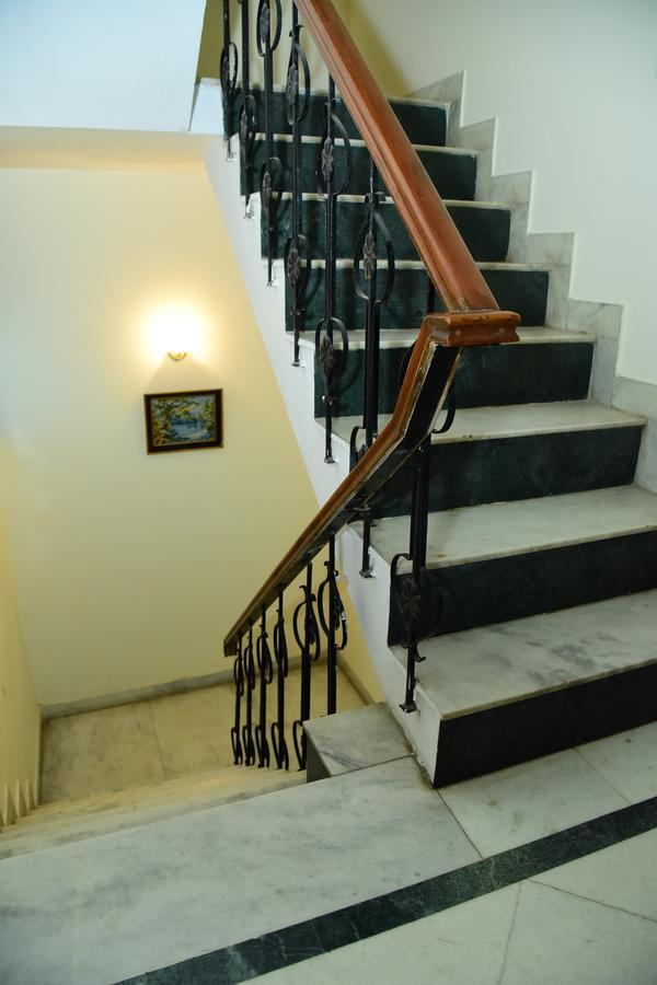 The Mayflower Hotel Gurgaon Exterior photo
