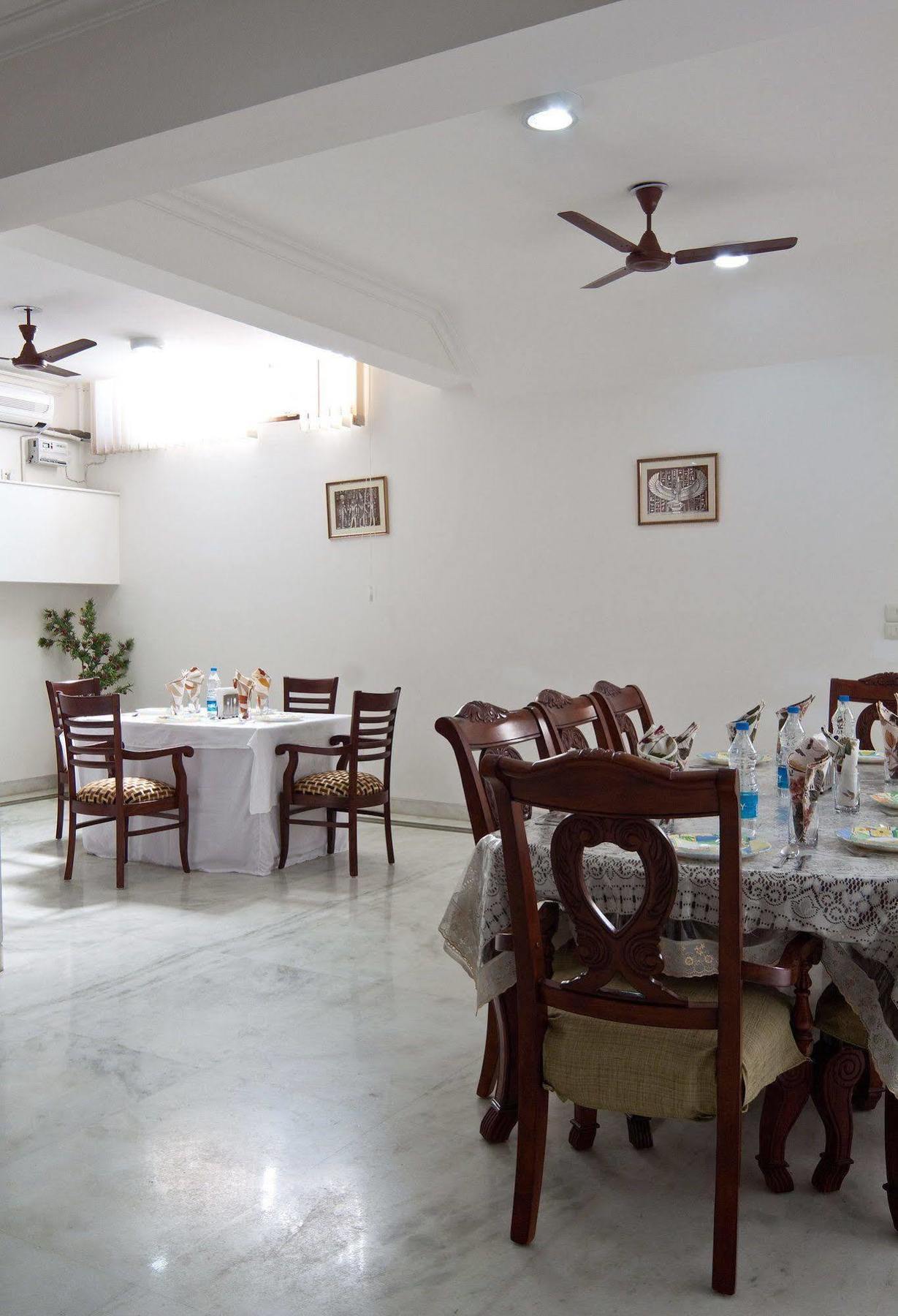 The Mayflower Hotel Gurgaon Exterior photo